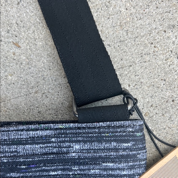 Dakine Gray and Black Messenger Bag - Picture 4 of 9